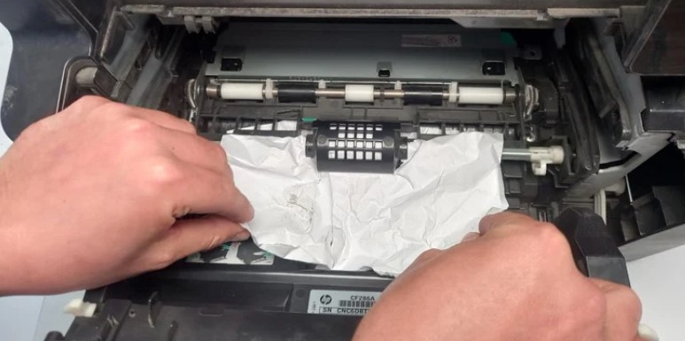 Cómo solucionar un atasco de papel en la impresora?.